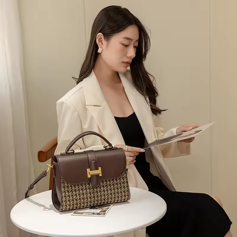 Hot Item Women's Large-Capacity Houndstooth Handbag New Square Horizontal Coffee-Color with Shoulder Chain