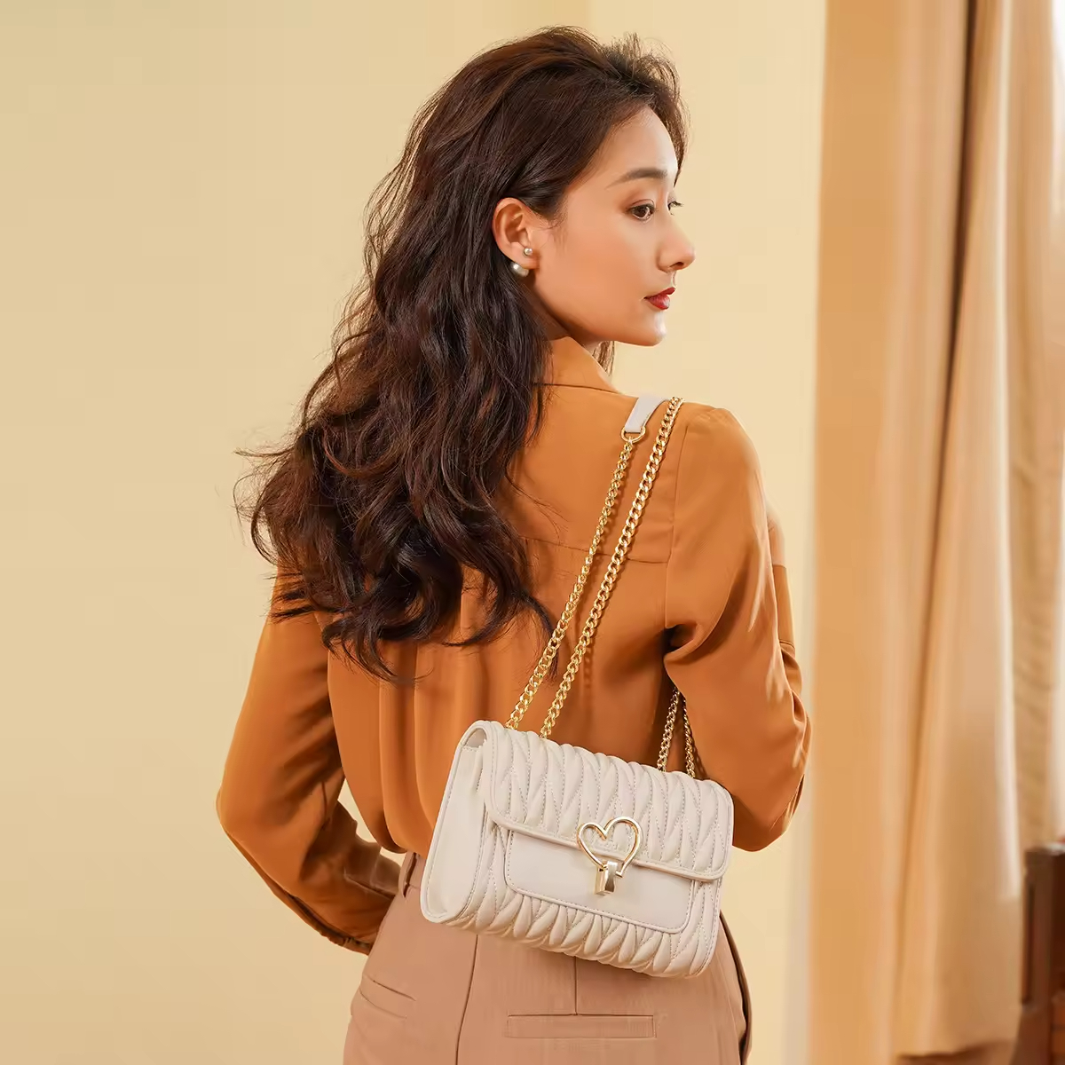 2025 High-End Women's Crossbody Bag Small Quilted Fragrance Niche Chain Polyester Lining Autumn Fashion Perfect Birthday Cover