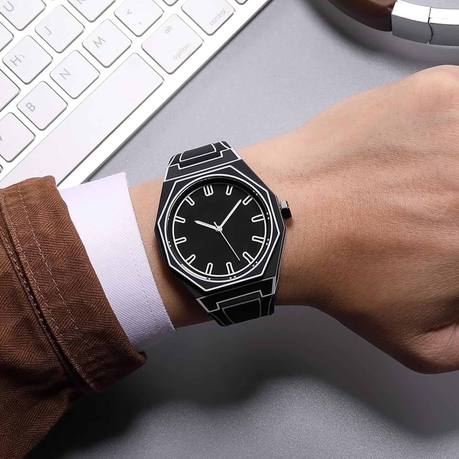 Minimalist Black & White Anime Sports Men's Watch - Creative Sketch Design, Quartz Movement, Fashionable Watches for Men